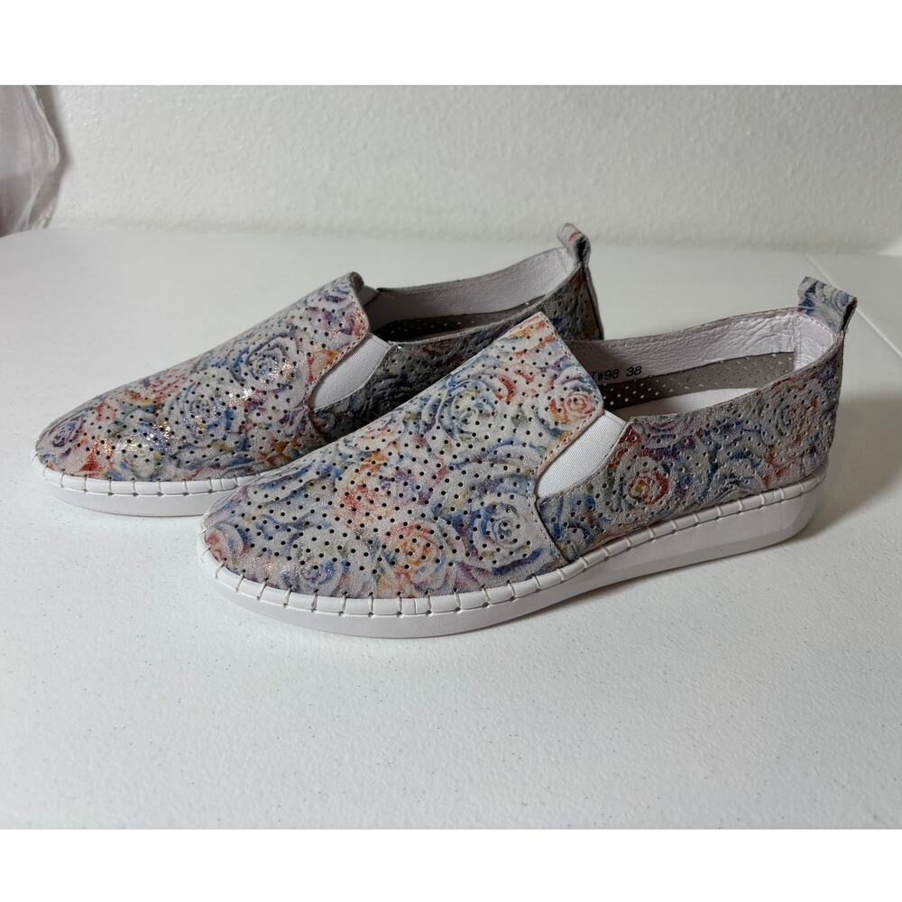 Bernie Mev NWOT Size 7 (EU 38) TW98 Floral Slip-On Sneaker Soft Suede Upper